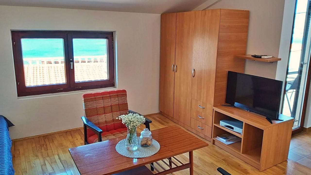 Apartment Roscic 奥米什 外观 照片
