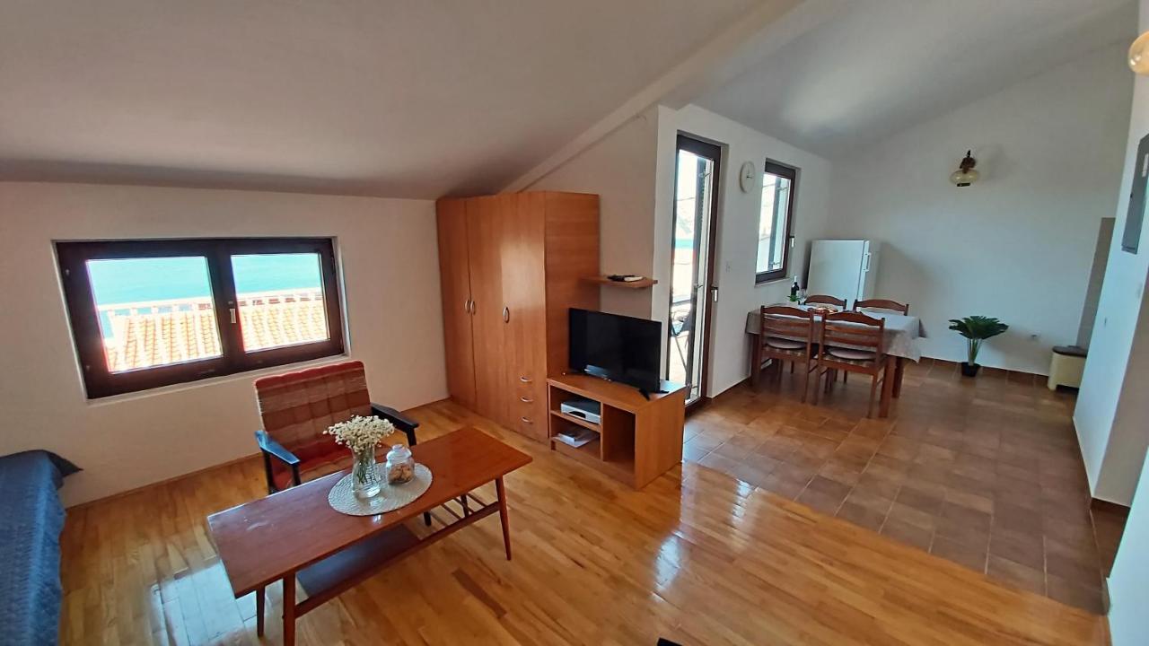 Apartment Roscic 奥米什 外观 照片