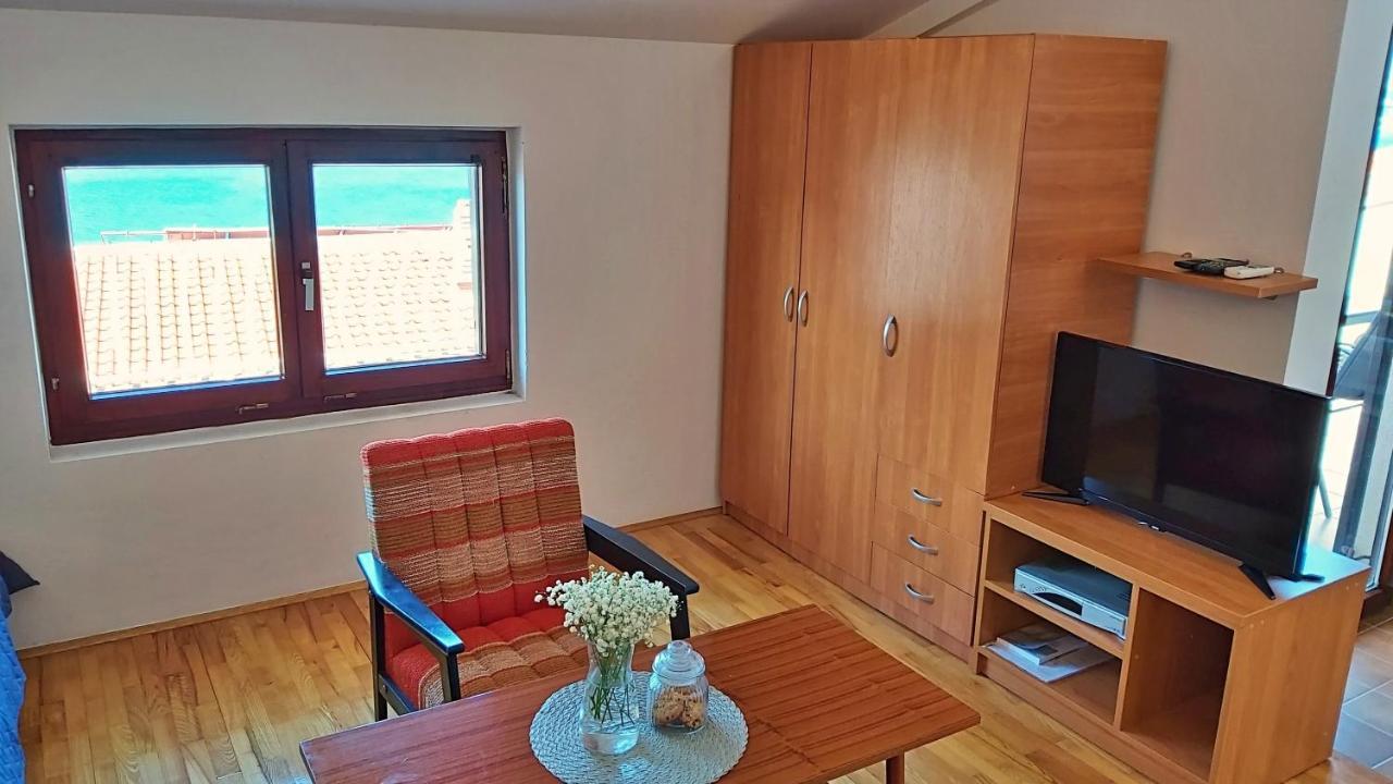 Apartment Roscic 奥米什 外观 照片