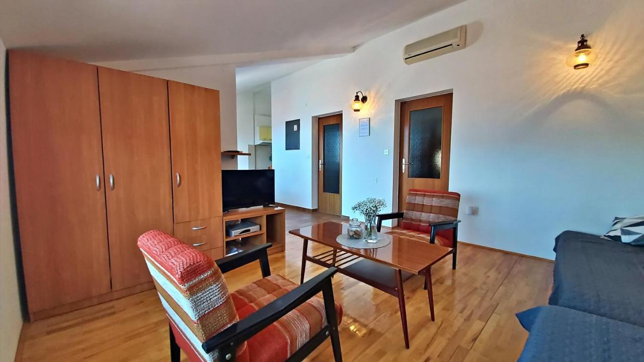 Apartment Roscic 奥米什 外观 照片