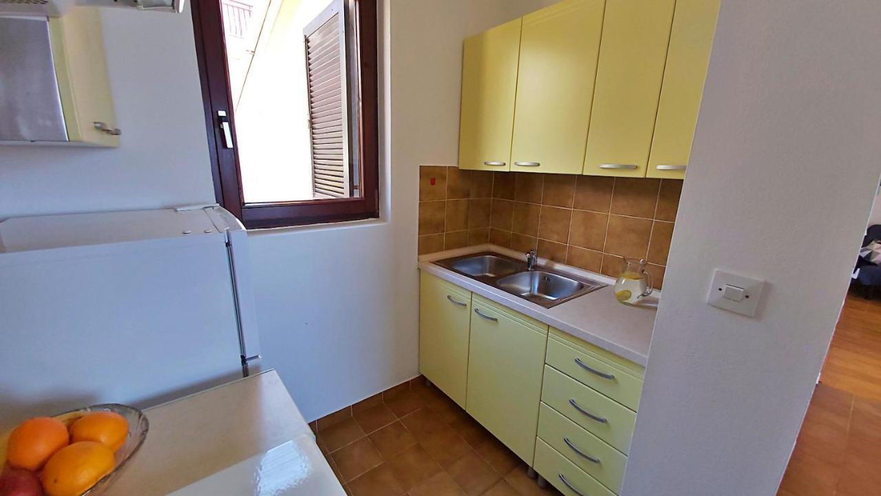 Apartment Roscic 奥米什 外观 照片