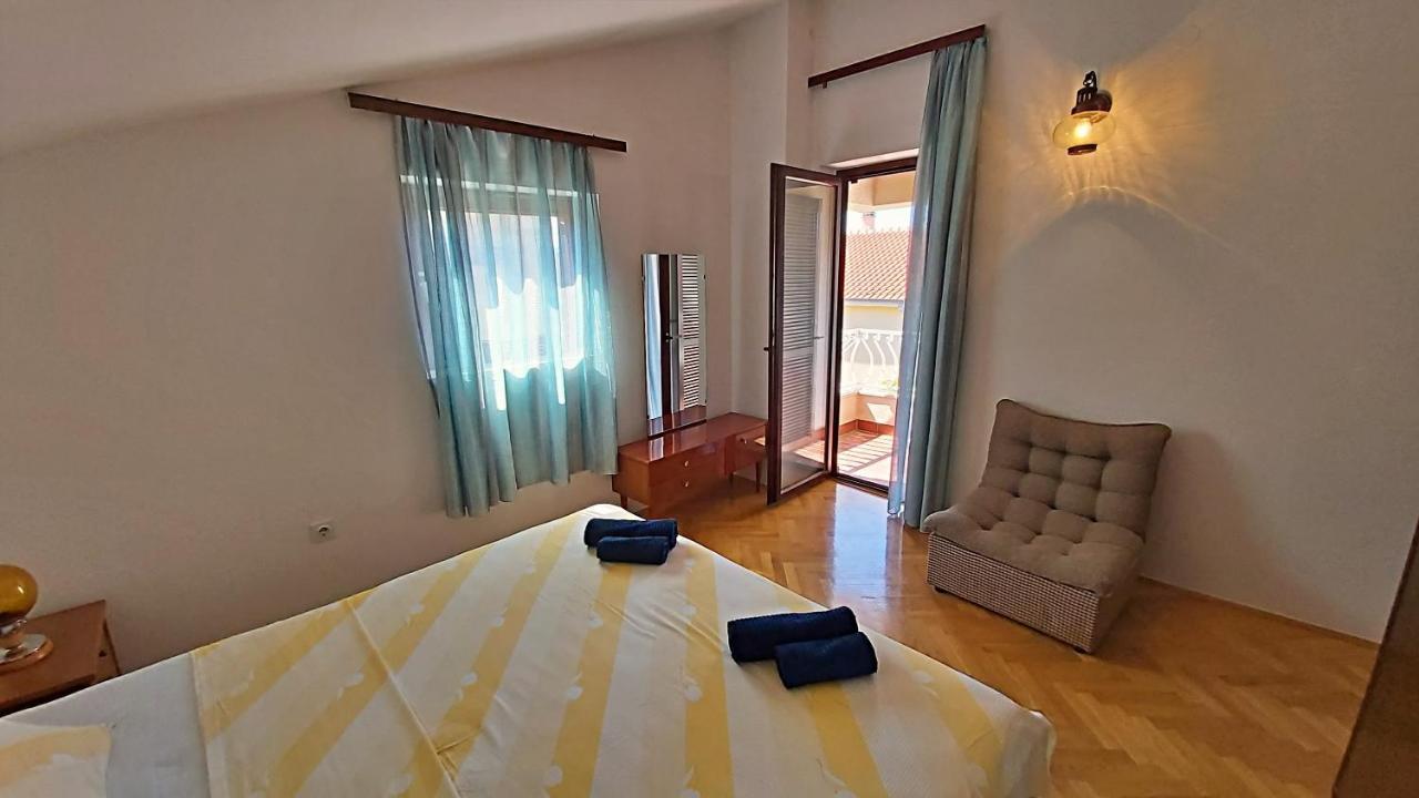 Apartment Roscic 奥米什 外观 照片